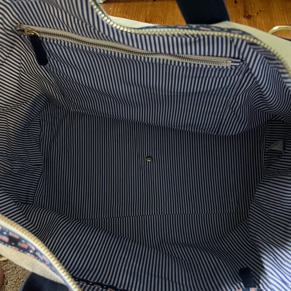 Vineyard Vines Weekender Bag - Picture 5 of 6